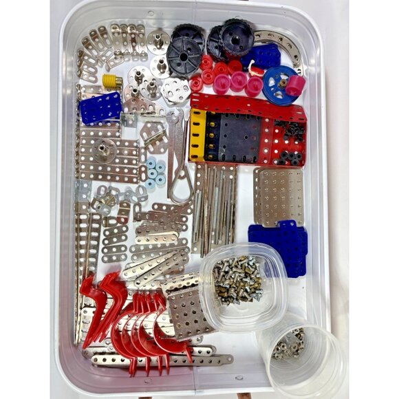 Meccano Metal and Plastic Construction Pieces UK Toy With 3 Manuals Mixed Lot - Picture 2 of 16